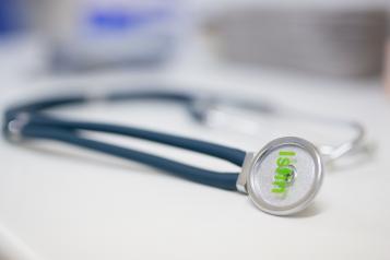 stethoscope on table 